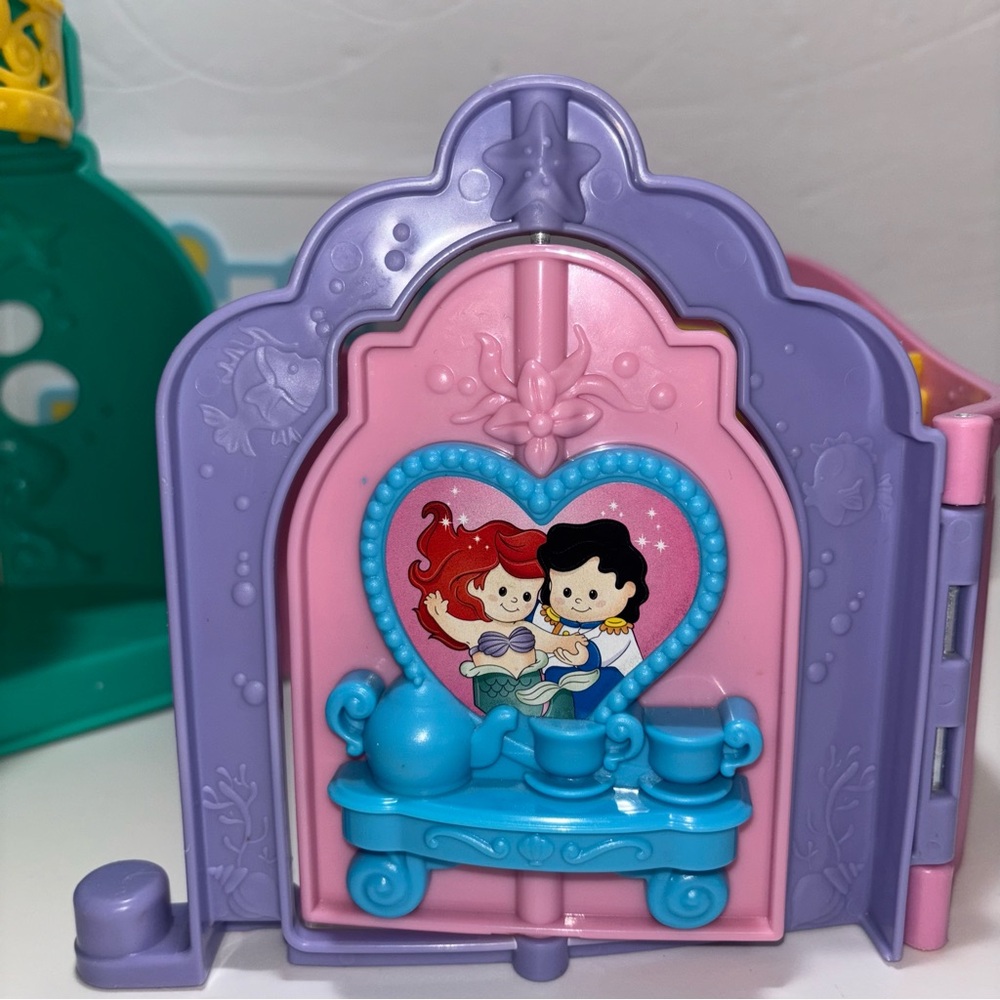 Fisher-Price Little People Disney Ariel Undersea Castle Playset Ariel’s Grotto - Picture 4 of 13